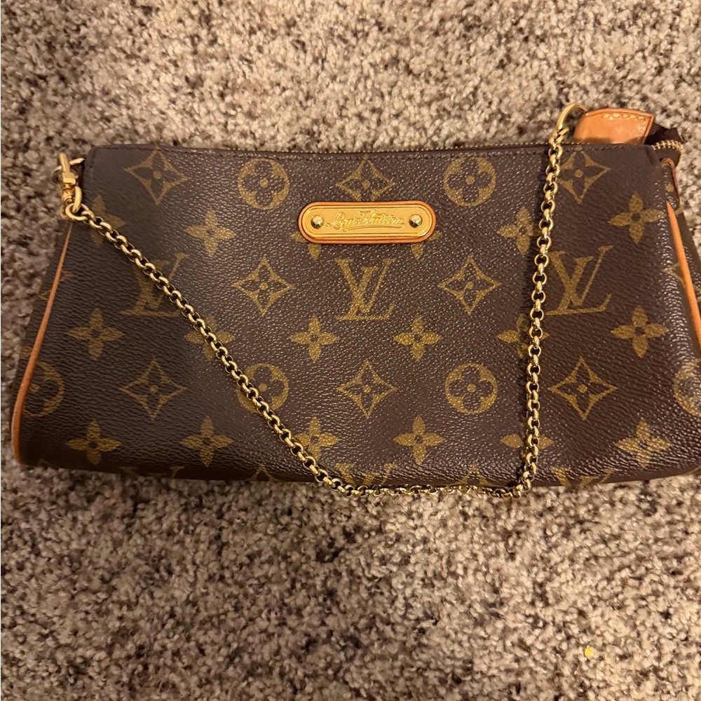 Louis Vuitton Monogram Chain Clutch